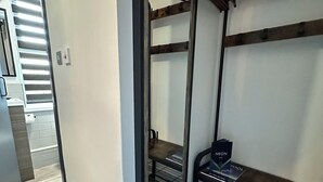 Standard Twin Room (Room 7) - Hotel Neon (Blackpool)