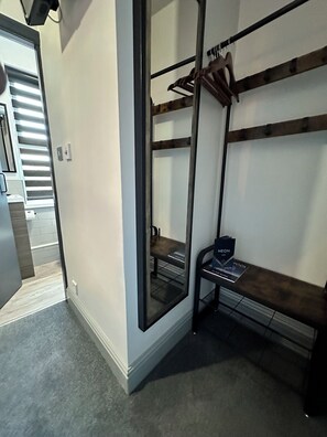 Habitació amb dos llits individuals estàndard (Room 7) | Cortines opaques, wifi gratuïta i roba de llit