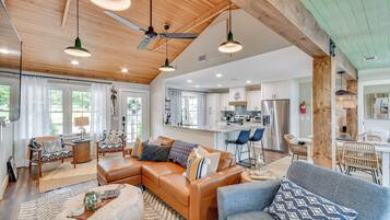 House (3 Bedrooms) | Interior