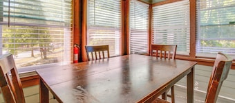 Sunny + Spacious Dayton Condo ~ 1 Mi to Downtown!