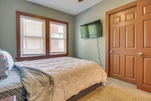 Apartment (3 Bedrooms) | Interior - Sunny + Spacious Dayton Condo ~ 1 Mi to Downtown! (Dayton)