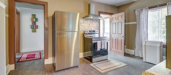 Sunny + Spacious Dayton Condo ~ 1 Mi to Downtown!