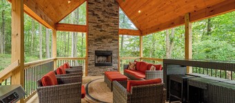 Black Diamond Lodge by Taylor Made Deep Creek