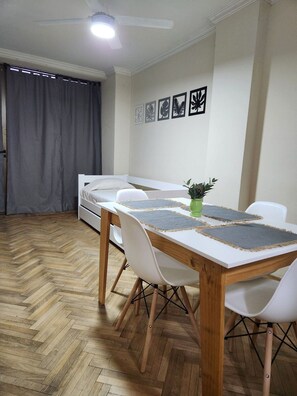 Apartemen Keluarga | Tempat makan