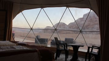 Deluxe Single Room | In-room dining