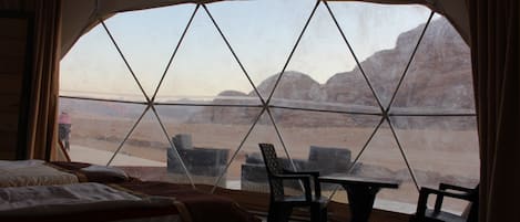 Deluxe Single Room | In-room dining