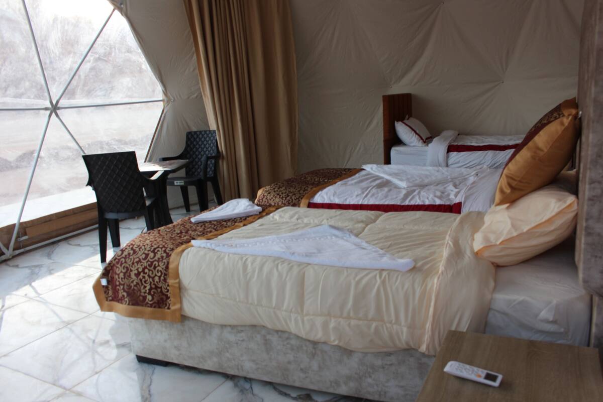 Deluxe-Dreibettzimmer | Verdunkelungsvorhänge, kostenloses WLAN