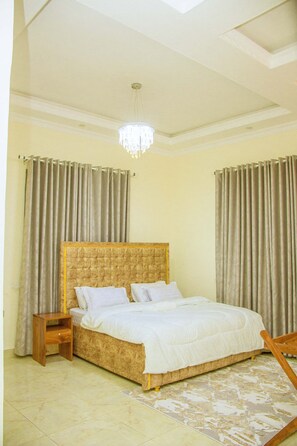 4 makuuhuonetta, Wi-Fi, vuodevaatteet