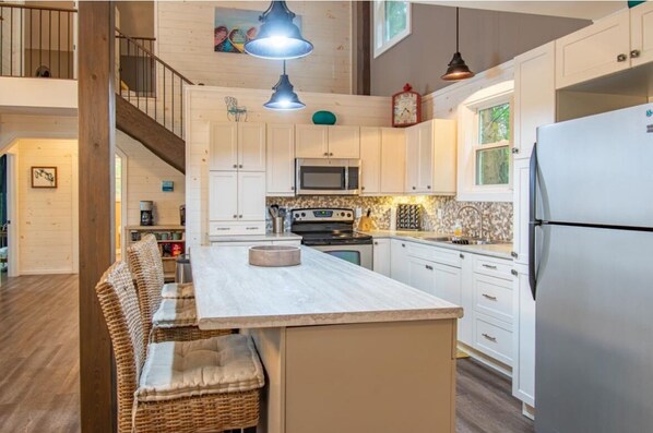 Fridge, oven, dishwasher, coffee/tea maker
