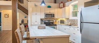 Muskoka Serenity- 4 bedrooms, 2 bathrooms Cottage