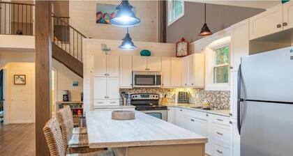 Muskoka Serenity- 4 bedrooms, 2 bathrooms Cottage