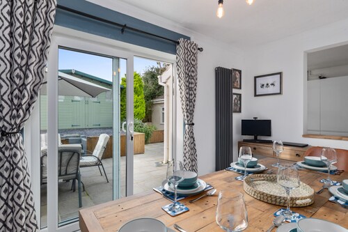 Harley's Way - Short Walk to Beach and Village