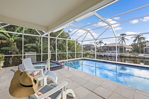 A heated pool - W exposure waterfront home w/ pool, spa & dock (Marco Island)