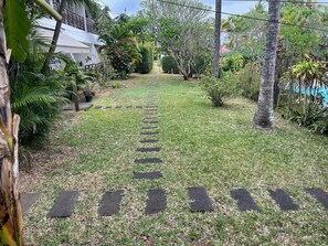 المنطقة المحيطة بالمنشأة