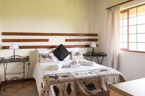 2 bedrooms, WiFi, bed sheets - The ideal place to relax between sight seeing and adventure activities. (Krugersdorp)