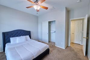 5 habitaciones, tabla de planchar con plancha, wifi y ropa de cama 