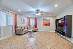 Smart TV - Stunning 5BD/3BA Home located near the State Farm Stadium. The home of Final 4 (Glendale)