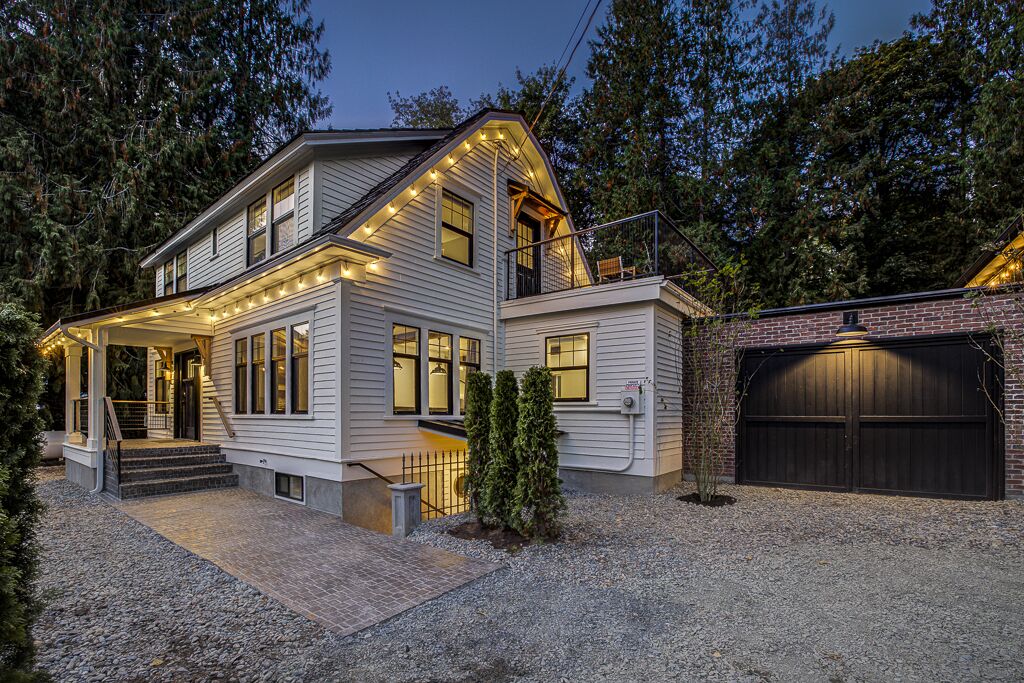 The House at Richardson Creek is a 20 bed Amenity-Rich Dutch Colonial Farmhouse