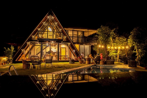The Pipal Tree Mountain Villa - Night View