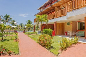 Outdoor dining - IT09 Beautiful Apartment 2 Suites - Pé na Areia, Itacimirim (Camaçari)