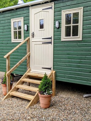 Exterior detail - Shepherd's Hut - Jasmine (Nolton,Haverfordwest)