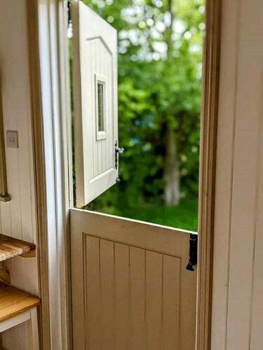 Shepherd's Hut - Jasmine