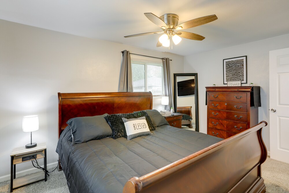 PetFriendly Lorain Retreat w/ Fenced Yard! Lorain Vrbo