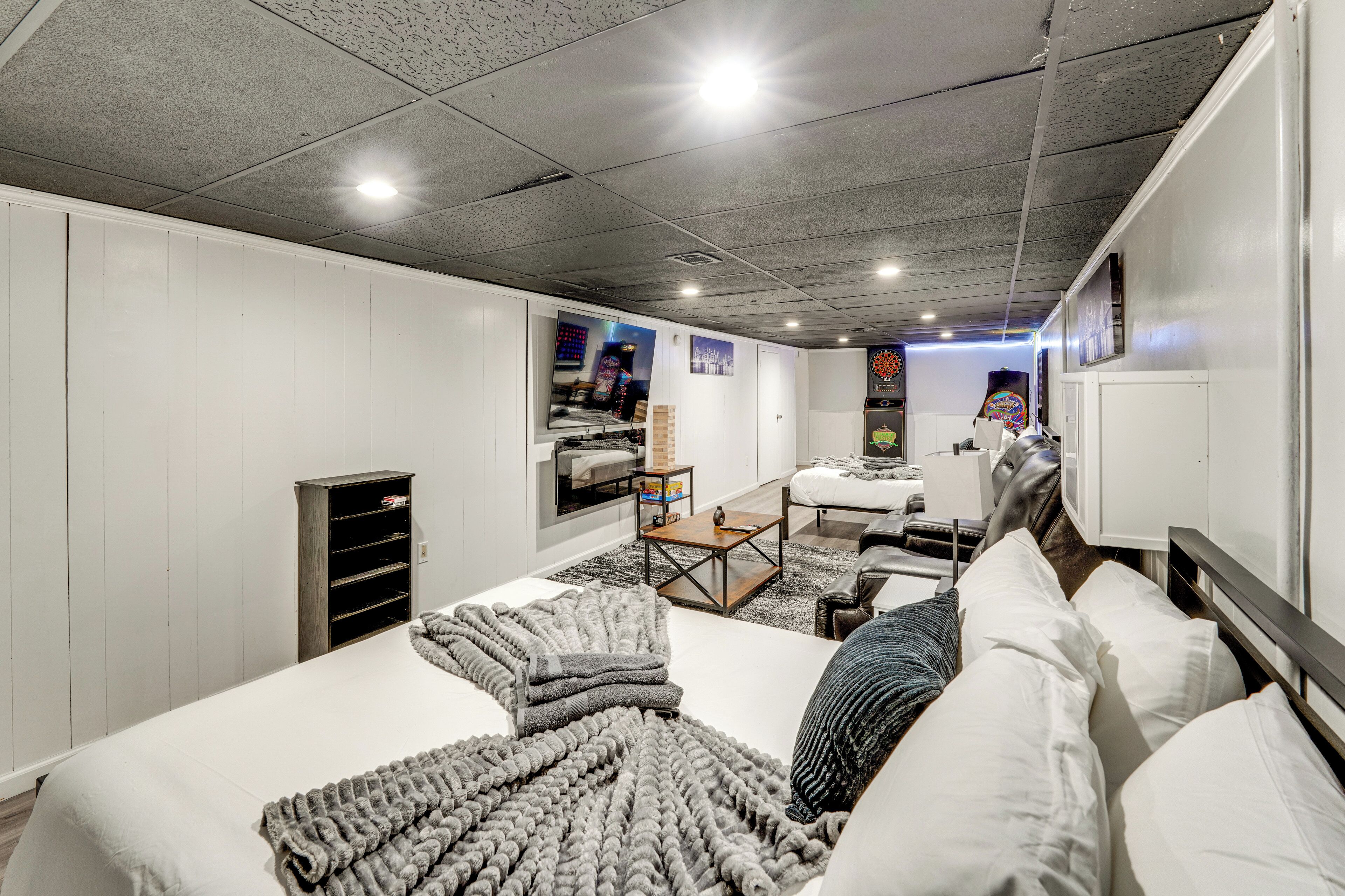 3 Schlafzimmer, Schreibtisch, Bügeleisen/Bügelbrett, Reisekinderbett
