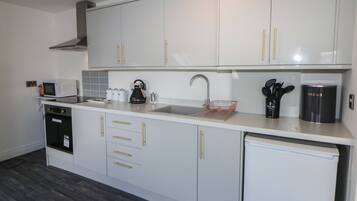 Cookware/dishes/utensils