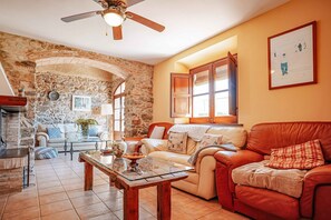 Living area - Mas Dels Avis (Vall-llobrega)