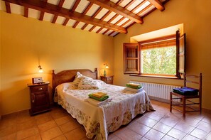 4 bedrooms, iron/ironing board, free WiFi, bed sheets - Mas Dels Avis (Vall-llobrega)