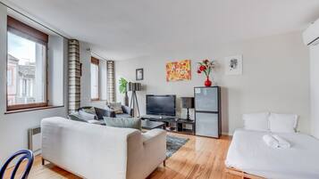 2 bedrooms, desk, iron/ironing board, travel crib