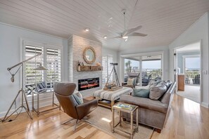 Una Smart TV, una chimenea