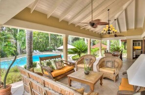 Outdoor dining - Villa Tropicalia - An Ocean view Villa (Cabarete)