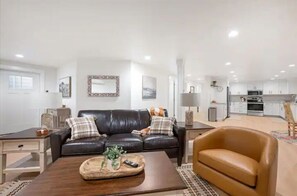 Smart TV - Chic Downtown Boise Retreat: Modern Apartment (Boise)