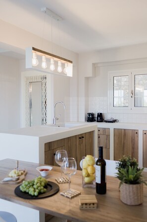 Fridge, microwave, dishwasher, coffee/tea maker