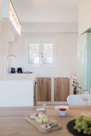 Fridge, microwave, dishwasher, coffee/tea maker