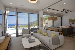 Smart TV - Song Of The Sea Lefkada (Lefkada)