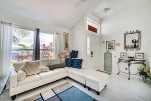 House (4 Bedrooms) | Interior - Kissimmee Vacation Rental w/ Pool ~ 6 Mi to Disney (Kissimmee)