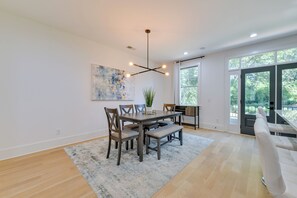 Apartment (3 Bedrooms) | Interior - Luxe Townhome in South End Charlotte Near Uptown! (Charlotte)