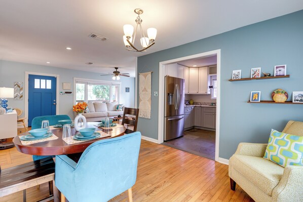 Interior - Near Beach & Attractions: Home in Galveston! (Galveston)