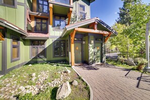 Interior - Mammoth Lakes Condo w/ Fireplace: Near Skiing! (Mammoth Lakes)