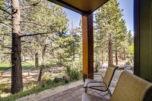 Mammoth Lakes Condo w/ Fireplace: Near Skiing!