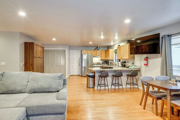 House (3 Bedrooms) | Interior