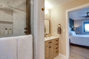 Bathroom - Condo w/ Lake Views - 1 Mi to Diamond Peak Ski! (Incline Village)