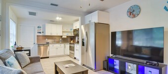 Walk to Art District + Beach: Pet-friendly Getaway