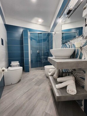 Luksusrom | Bad | Toalettartikler (inkludert) og hårføner