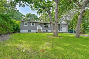 House (2 Bedrooms) | Interior - Hampton Bays Retreat: Walk to Squires Beach! (Hampton Bays)