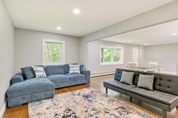 House (2 Bedrooms) | Interior - Hampton Bays Retreat: Walk to Squires Beach! (Hampton Bays)