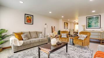 House (4 Bedrooms) | Front of property